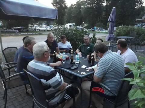 Vereinsausflug Müritz 2018: Abendliches Beisammensein der Teilnehmer