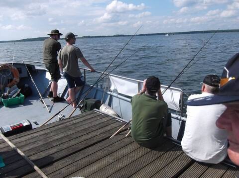 Müritz 2014: Angler auf dem Bootssteg
