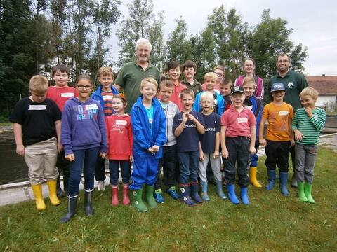 Ferienprogramm 2014: Gruppenbild der Kinder mit Betreuern