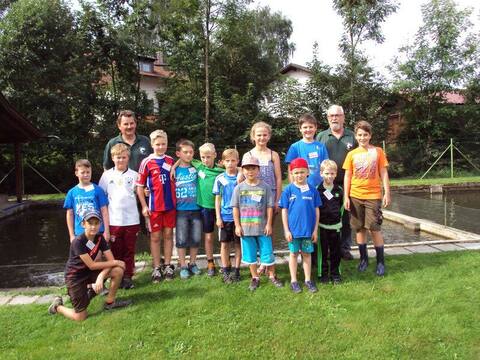 Ferienprogramm 2016: Gruppenbild der Kinder mit Betreuern