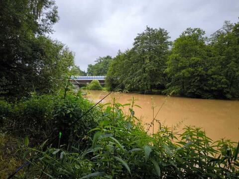 Hochwasser führender Fluss bei Eggenfelden